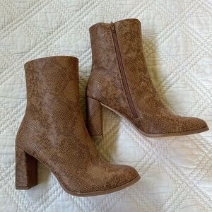 Coconuts by Matisse skin booties